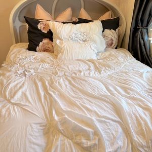 Restoration hardware Appliquéd Fleur duvet